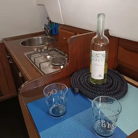 Botel Boat & Breakfast Freebird Sul Mare Àrbatax